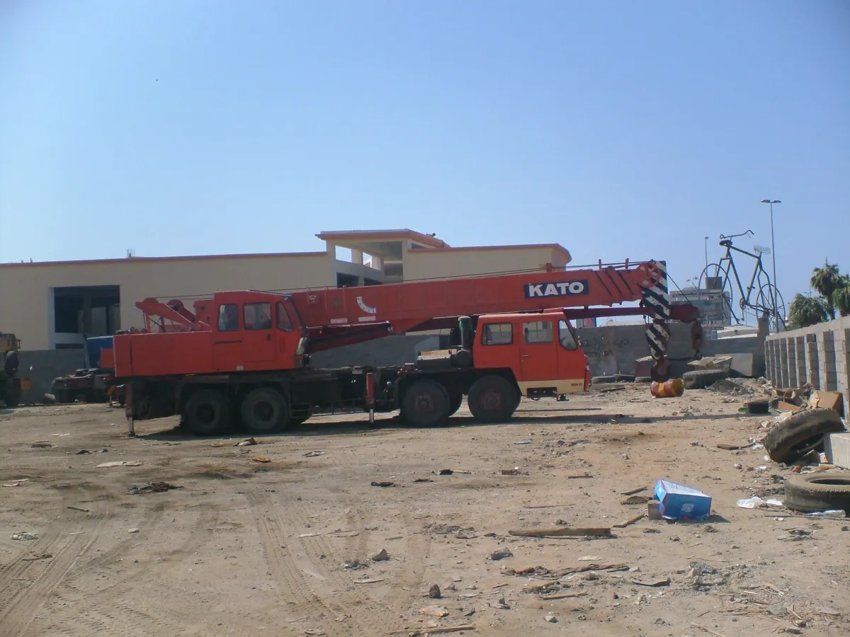 كرين 300 طن — ليهر · LTM 1300 · 2000 · احمر — صورة 5 من 6