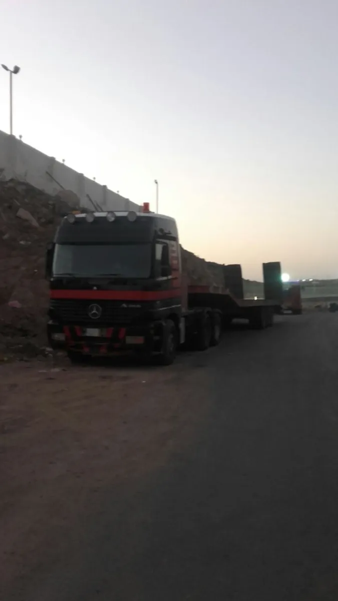 ترلة اسود — مرسيدس · Actros · 2003 · اسود