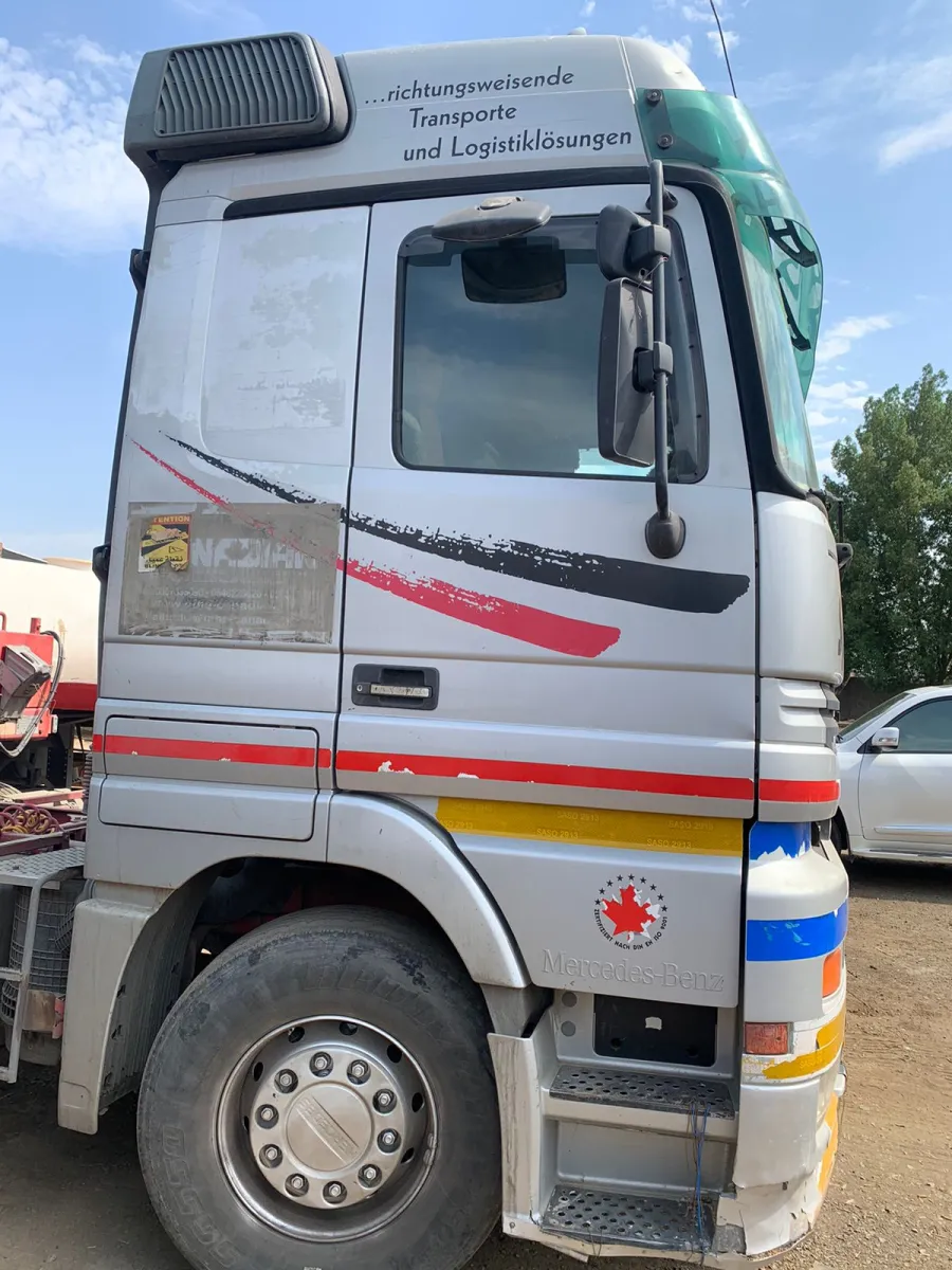 ترلة رصاصي — مرسيدس · Actros 954.24 · 2002 · رصاصي — صورة 3 من 3